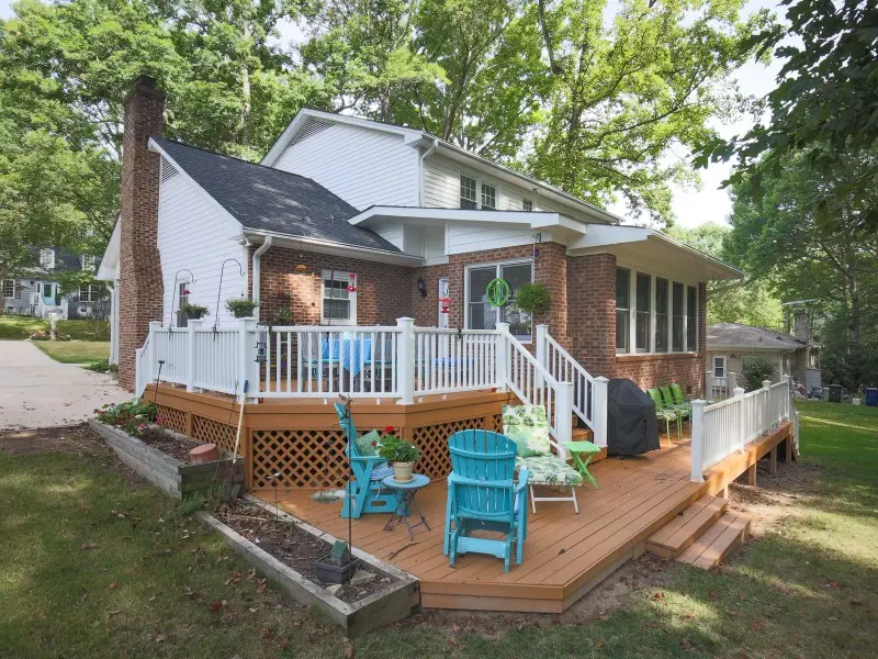054_5500_knollwood_rd_back_deck